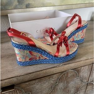 Women’s shoes brand new in box super stylish, and super comfortable. Unique look